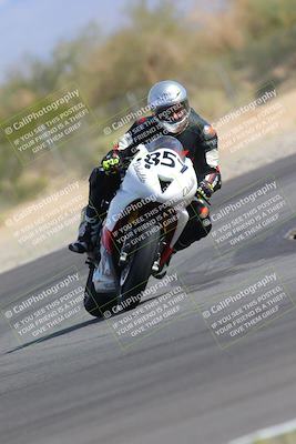 media/Nov-05-2022-SoCal Trackdays (Sat) [[f8d9b725ab]]/Turn 2 (1120am)/